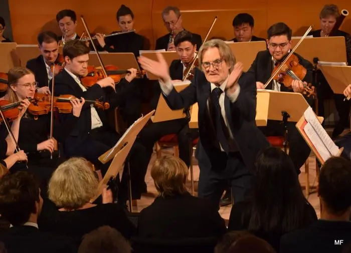 Ernst Friessnegg tritt mit seinem Kammerorchester im Greith Haus auf