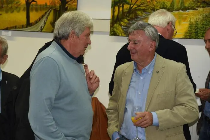 Nach der Begrüßung der zahlreich erschienenen Ausstellungsbesucher, angeführt von den Bürgermeistern Marcus Martschitsch und Günter Müller, gab Kulturreferentin Helga Glatz einen Einblick in das umfangreiche künstlerische Schaffen der aus St. Johann in der Haide stammenden Künstlerin.