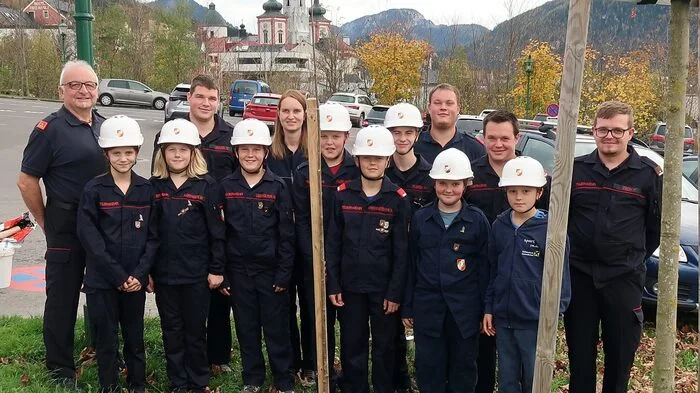 Die Feuerwehrjugend Mariazell beteiligte sich an der österreichweiten Baumpflanzaktion.