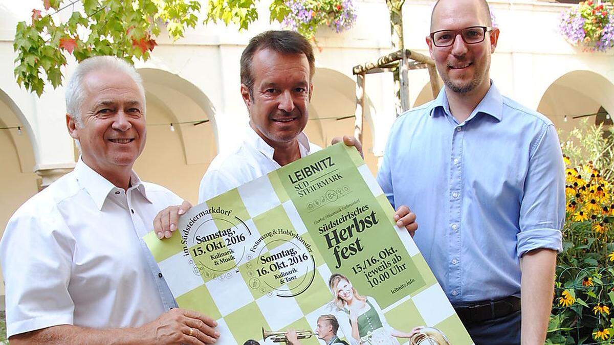 Bürgermeister Helmut Leitenberger, Tourismusverantwortliche Guido Jaklitsch und Dino Kada