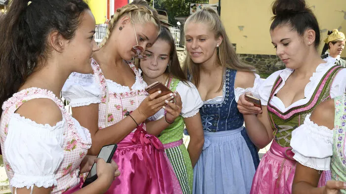 Die feschen Fußballerinnen der „Carinthians Soccer Women“ gingen beim Festumzug mit und verkauften im Anschluss Tombolalose.
