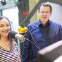 Franziska Stegmüller und Peter Wedenig bei den Aufnahmen im Studio der Antenne Kärnten