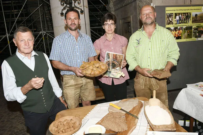 Im Foyer von Schloss Porcia präsentierten sich die ausgezeichneten Projekte der Nockregion.