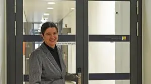 Solveigh Koeberle forscht an der Wirkung der Mariendistel für die Leber