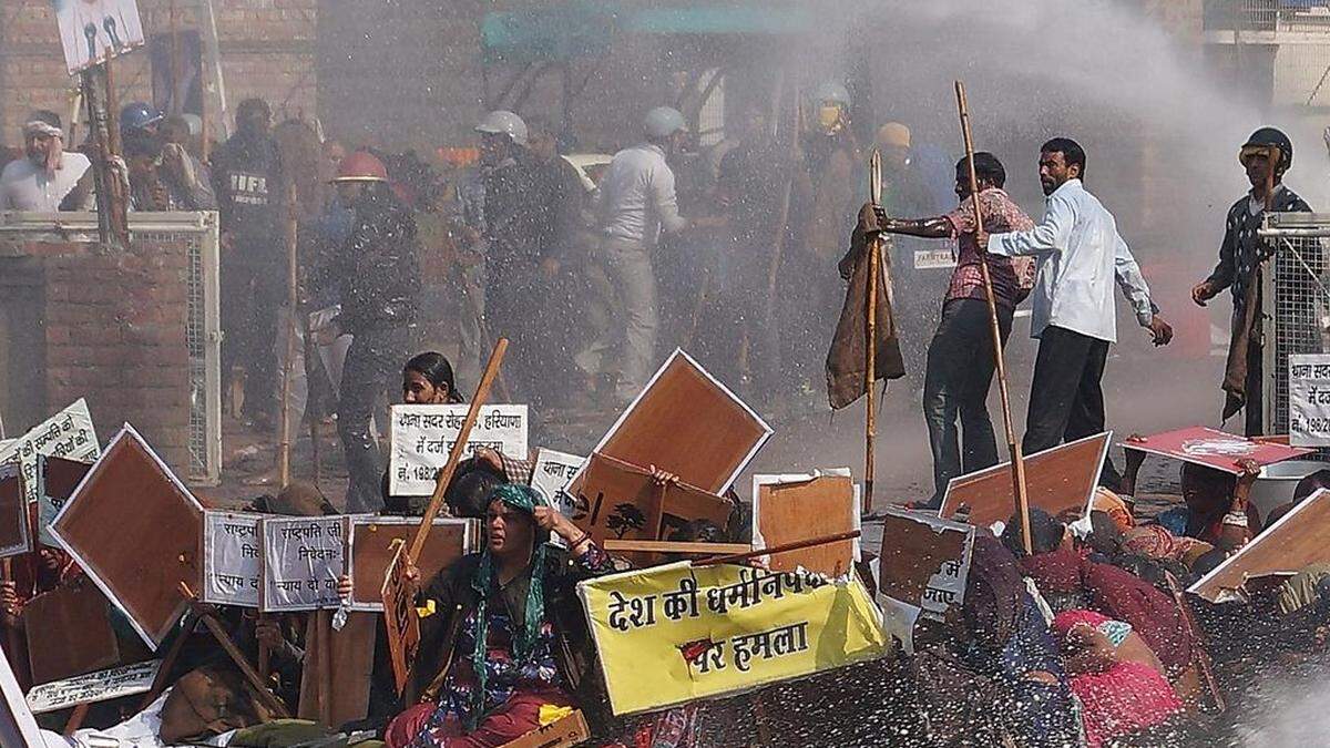 Proteste an indischem Ashram