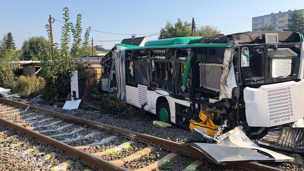 Der tragische Anlass: Der Unfall 2018 zwischen Zug und Graz Linien-Bus war der Auslöser für die Pläne zu den Bahnunterführungen