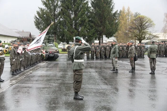 Sie gedachten den Kameraden des Gebirgsschützenregimentes Nr. 1 und des Alpenjägerbataillon Nr. 1 und deren Leistungen, sowie der im Dienst verstorbenen Kameraden.