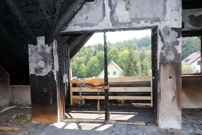 Ihr Haus brannte am 30. Juli komplett aus. Ein defekter Kühlschrank löste das Feuer aus.