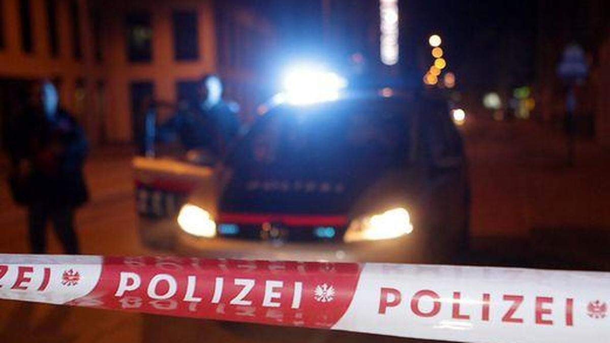 Polizei Blaulicht nacht einsatz