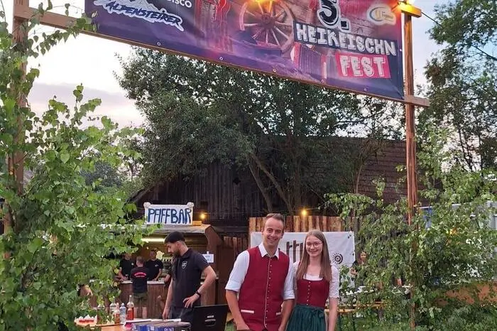 Für die musikalische Umrahmung sorgen die „Alpensteirer“, in der Stadldisco wurde richtig gefeiert und auch vier Poltergruppen zog es zum Fest. 