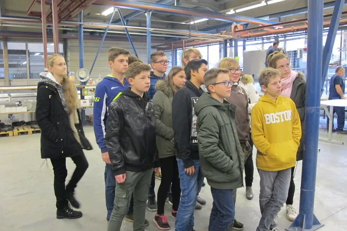 Was die Metallbearbeitungstechniker so alles zu tun hatten, brachte den einen oder anderen Schüler zum Staunen.