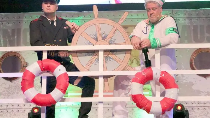 Nach Althofen und Straßburg wurde am Wochenende auch in der Narren-Hochburg des Bezirkes, in St. Veit, der Fasching eingeläutet. Am Samstagabend lud die Faschingsgilde St. Veit unter der Regie von Peter Marktl zur Premierensitzung in die Blumenhalle. 