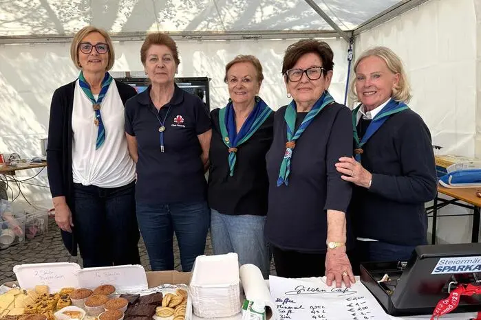 Neben dem umfangreichen Angebot an Gartenpflanzen, Pflanzenraritäten, Samen und Gartenaccessoires erwartete die Besucher auch Kulinarisches, zubereitet von der Pfadfindergilde Fürstenfeld.