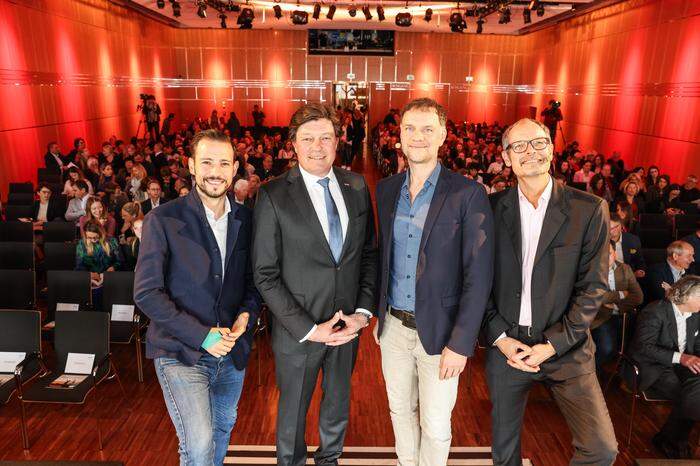 Sebastian Schuschnig, Josef Petritsch, Volker Busch und Klaus Ehrenbrandtner (von links): „Sommer bis Oktober“