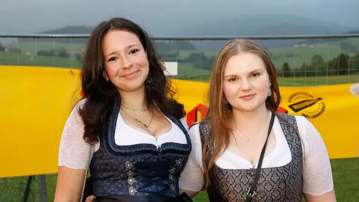 Die Landjugend Kulm am Zirbitz lud wieder zum traditionellen „Tanz in der Tenne“ auf den Doblhof ein. Trotz wechselhafter Wetterbedingungen ließen sich die zahlreichen Besucher die Feierlaune nicht verderben.