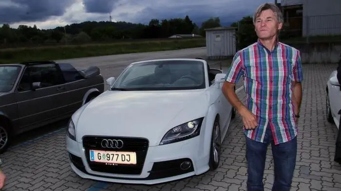 Das Wetter war für eine Cabrioausfahrt nicht gerade einladend – es regnete in den Morgenstunden noch steiermarkweit – trotzdem fanden sich über 30 Cabrios zum Treffen am Wiedner Parkplatz in Voitsberg ein.