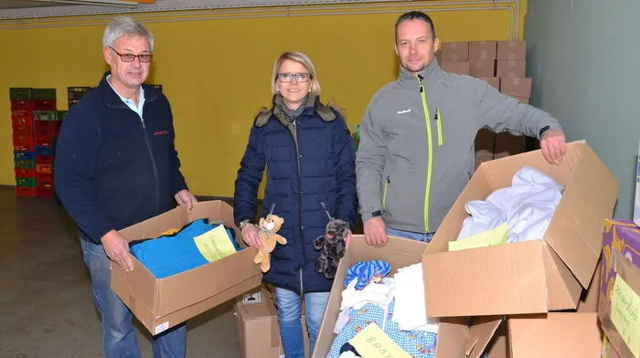 Walter Fischer, Brigitte Gartler und Andreas Kapeller mit den letzten Lagerbeständen in der Marburgerstraße
