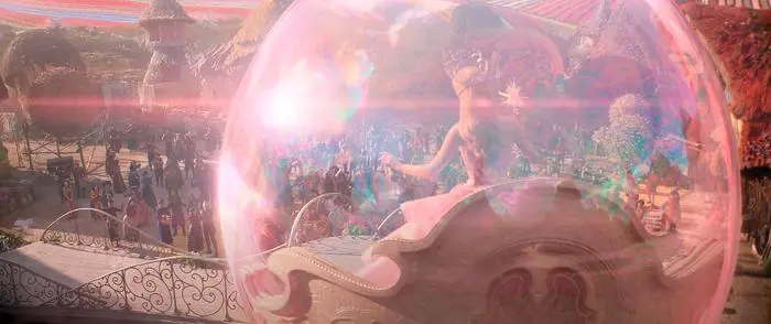 Wicked WICKED - FILM STILLS. 2024 . USA. Ariana Grande in Wicked - cUniversal Pictures - also known as Wicked Part 1 an American epic musical fantasy film directed by Jon M. Chu, and written by Winnie Holzman and Dana Fox. It is the first of a two-part film adaptation of the stage musical of the same name which was based on the 1995 novel of the same name by Gregory Maguire and characters from L. Frank Baum s 1900 novel The Wonderful Wizard of Oz. The film stars Cynthia Erivo and Ariana Grande, with Michelle Yeoh and Jeff Goldblum, Set in the Land of Oz, before Dorothy Gale s arrival from Kansas, the story following green-skinned Elphaba s studies at Shiz University and the beginning of her path to ultimately becoming the Wicked W PUBLICATIONxNOTxINxUKxUSAxCAN