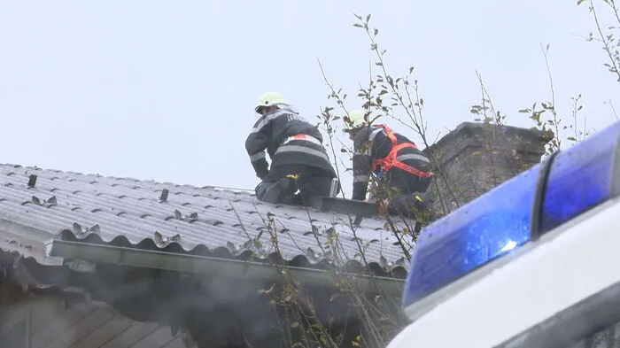 Die Bezirkswarnzentrale Liezen verständigte heute 41 Feuerwehren, welche mit 650 Mann und 100 Fahrzeugen zu knapp 100 Einsätzen ausrückte.