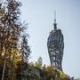 Der Aussichtsturm thront am Pyramidenkogel hoch über Keutschach - im Tal gibt es Probleme