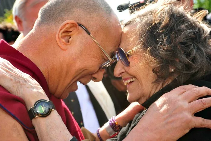Natürlich war hier auch der Dalai Lama zu Gast (im Bild mit Carina Harrer)