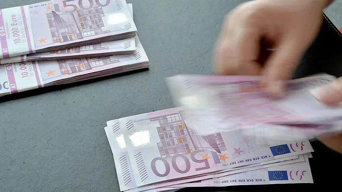 In allen drei Fällen konnten der oder die Täter einige Hundert Euro erbeuten 