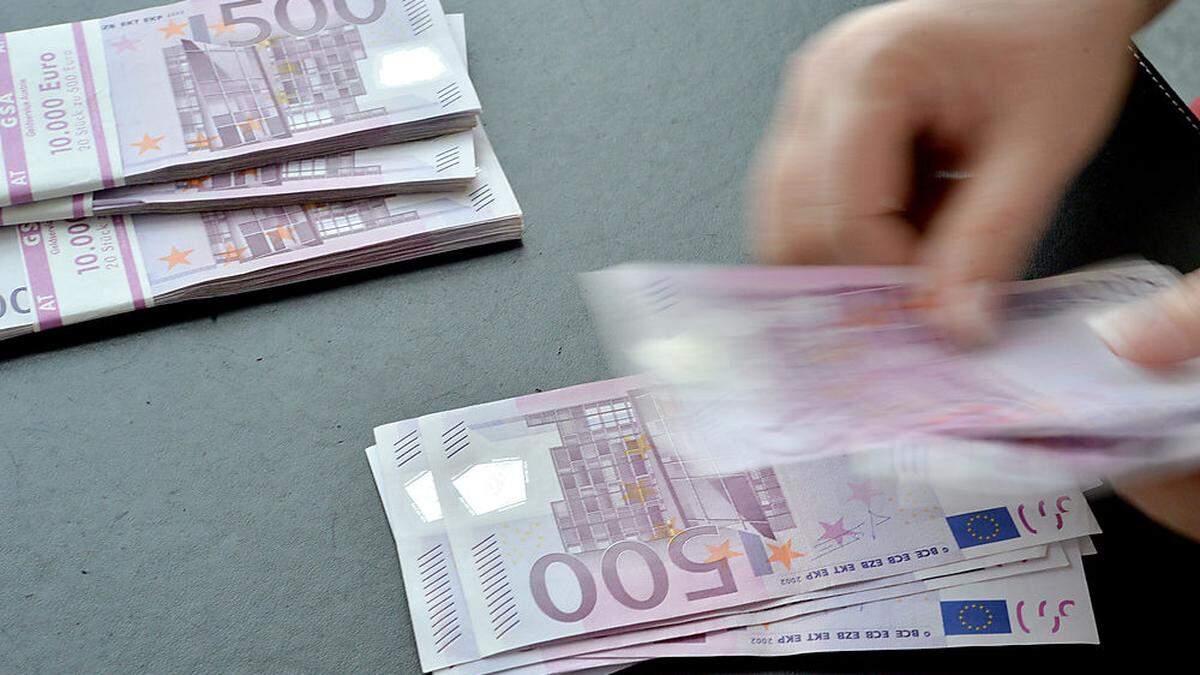 In allen drei Fällen konnten der oder die Täter einige Hundert Euro erbeuten 