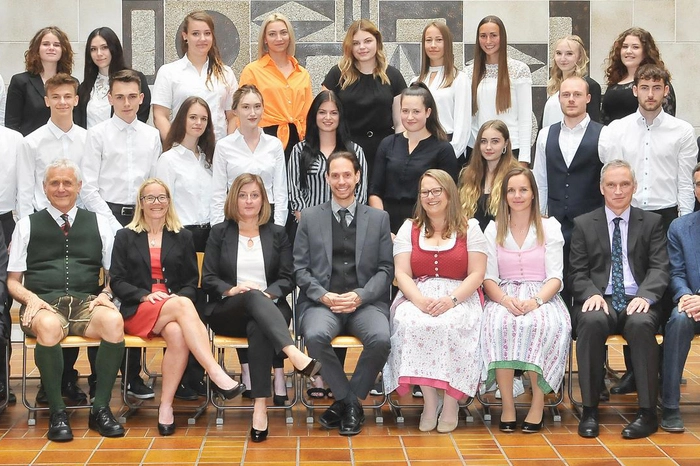 Lucas Franz Berger, Maximilian Grassegger, Maria Hadner, Sophie Kirchmaier, Selina Knaus, Florian Lammer, David Leichtenmüller, Christina Mirtic, Celin-Sophie Neuper, Vanessa Pohler, Heidi Polz, Nathalie Polz, Christina Reinbacher, Nina Reisenbauer, Vanessa Michaela Retschitzegger, Simone Schober, Patricia Spânu, Laura Strohmaier und Patrick Zaihsenberger