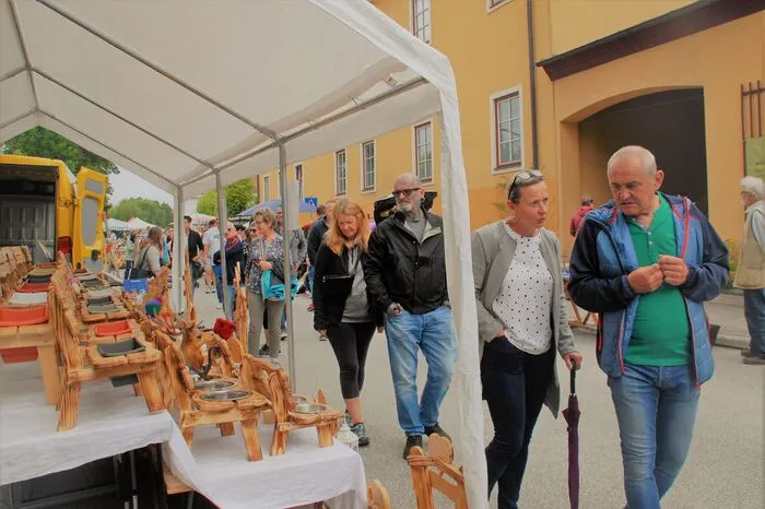 Bereits zum zweiten Mal fand hier ein Flohmarkt statt und bot die perfekte Gelegenheit zum Stöbern.
