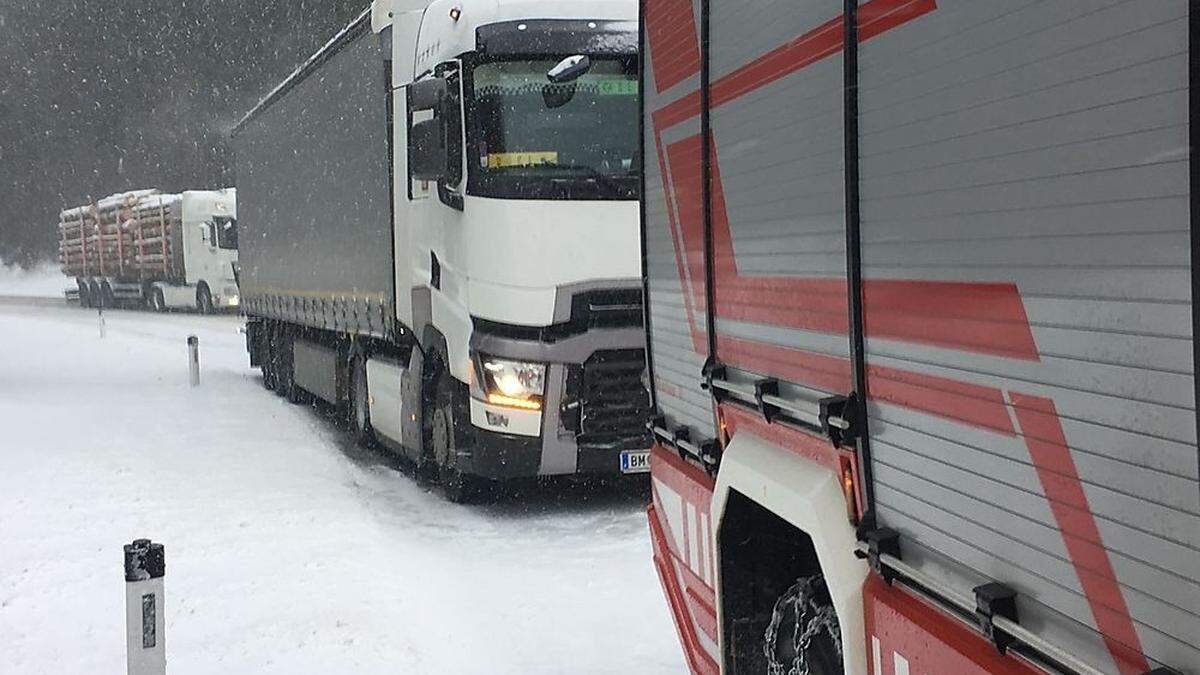 Der Winter überraschte so manchen Lkw-Fahrer