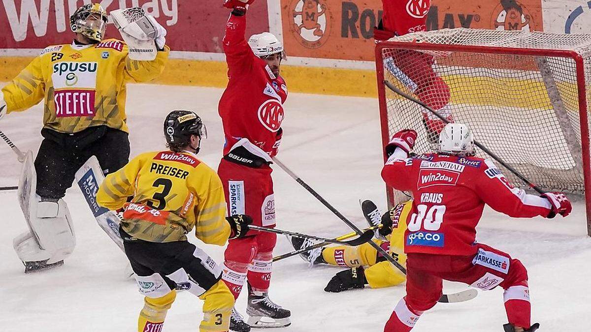 Martin Schumnig jubelt den zwischenzeitlichen 2:2-Ausgleich