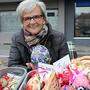 Anna Purgstaller bringt ihre kunstvoll bemalten Eier auf den Markt