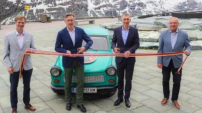Stefan Lackner (Obmann Tourismusverband), Johannes Hörl (Vorstand Großglockner Hochalpenstraßen AG),  Ralf Beste (Botschafter Bundesrepublik Deutschland) und Wolfgang Kießling (Vorstand INTER TRAB e.V.)