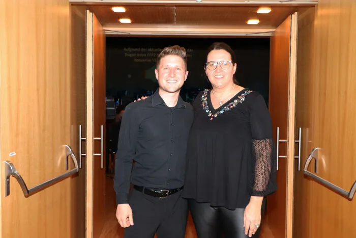 Michael Mayer (am Foto Links) hier mir der CMA-GF Marion Rothschopf-Herzog, hatte seinen ersten Veranstaltungsabend als Musik- &amp; Pädagogischer Leiter der CMA Ossiach.