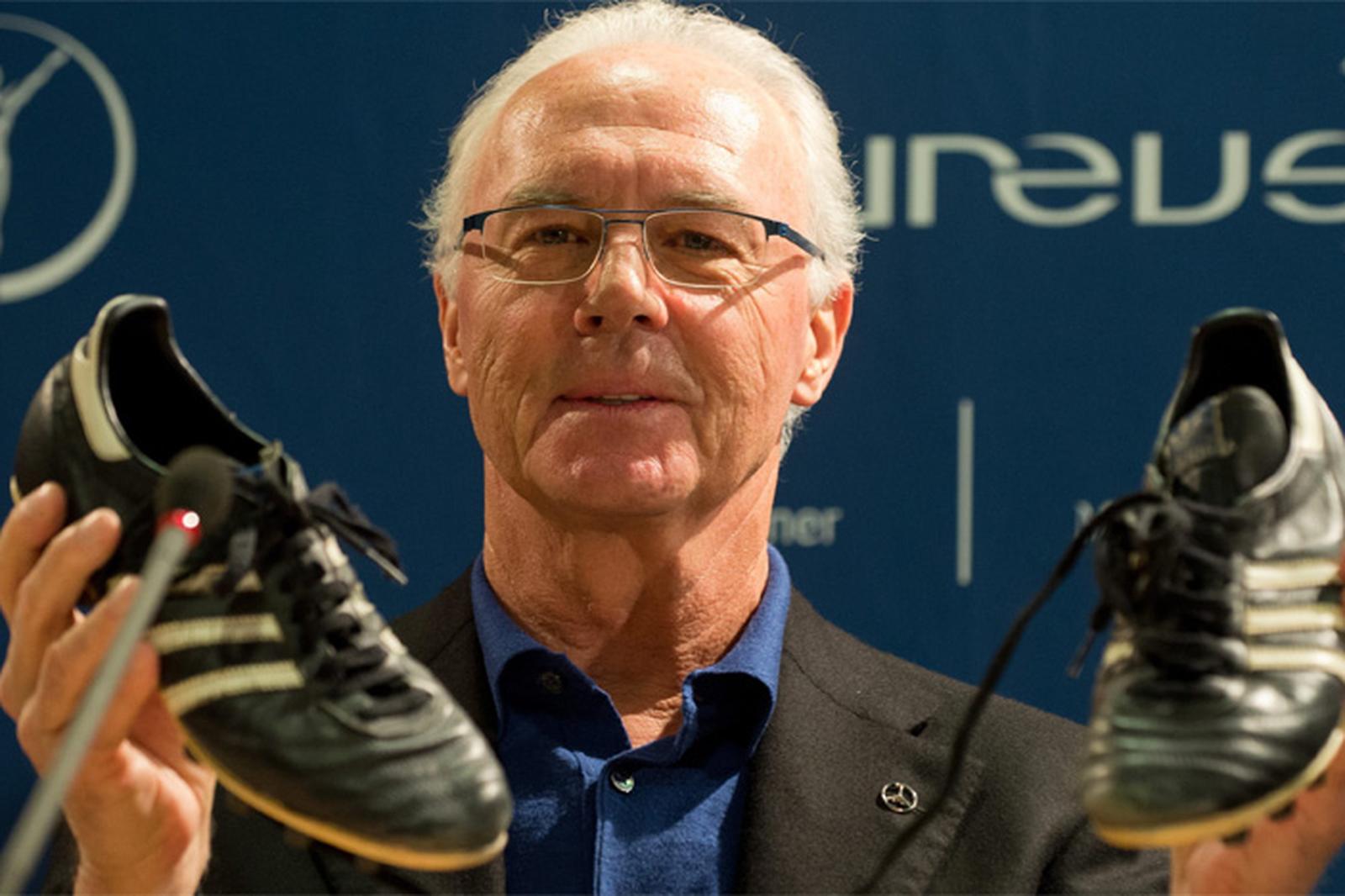 Fussball Beckenbauer sammelt gebrauchte FuBballschuhe