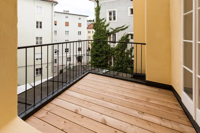 Von diesem Balkon im 2. Stock....