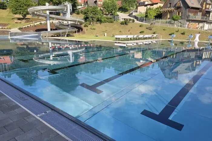 Die Gesamtkosten für Freibad, Gastronomie und Vorplatzgestaltung beliefen sich auf rund 5,5 Millionen Euro