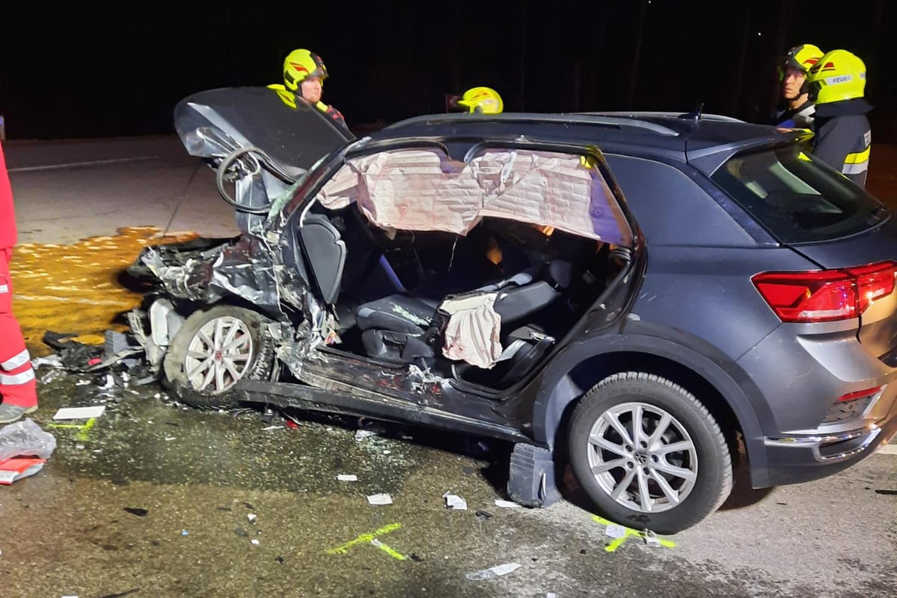 Pinggau | Autolenkerin nach Kollision mit Lkw schwer verletzt