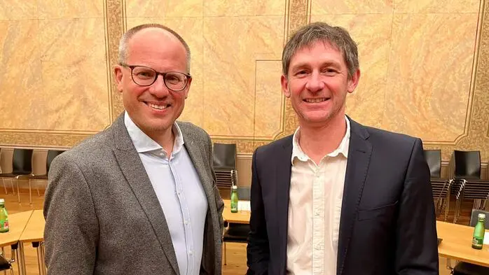 Michael Horvath (rechts) von der Hartberger Bürgerliste (HBL) übernimmt das Amt des Vizebürgermeisters vom zurückgetretenen Ludwig Robitschko. Auf den frei gewordenen Platz im Gemeinderat rückt Jörg Seewald (links) nach.