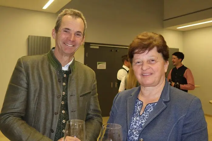 Ehrengäste wie die Hausherrin Regina Schrittwieser und Ökonomierat Jakob Karner mischten sich unter die zahlreichen Gäste
