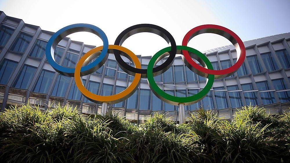 Die fünf olympischen Ringe vor dem Hauptquartier des IOC in Lausanne 