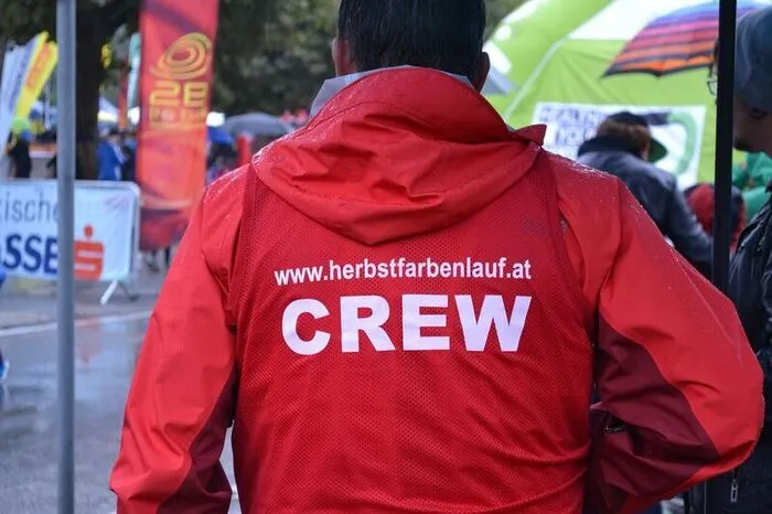 Mehr als eintausend fröhliche Läufer trotzten am vergangenen Sonntag den widrigen Wetterverhältnissen und begaben sich bei grauem Himmel und Regen auf die Laufstrecke des Frauentaler Herbstfarbenlaufes.