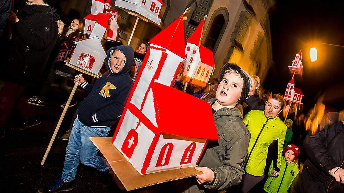 In Bad Eisenkappel wird am Samstag wieder der alte Brauch des Kirchleintragens durchgeführt 