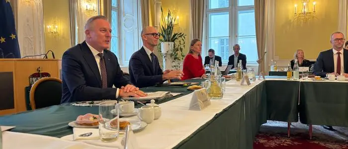 Landeshauptmann Kunasek und Finanzreferent Ehrenhöfer beim Deregulierungsgipfel in der Burg