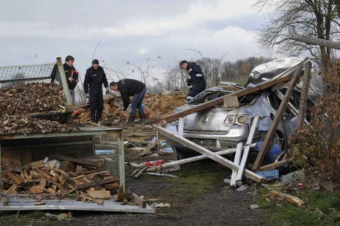 Um keinen Schaden mehr anrichten zu können, wurden sie später im Steinbruch in Hochstraden größtenteils gesprengt.