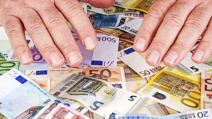 Fast die Hälfte der Deutschen ist gegen eine Abschaffung des Bargeldes