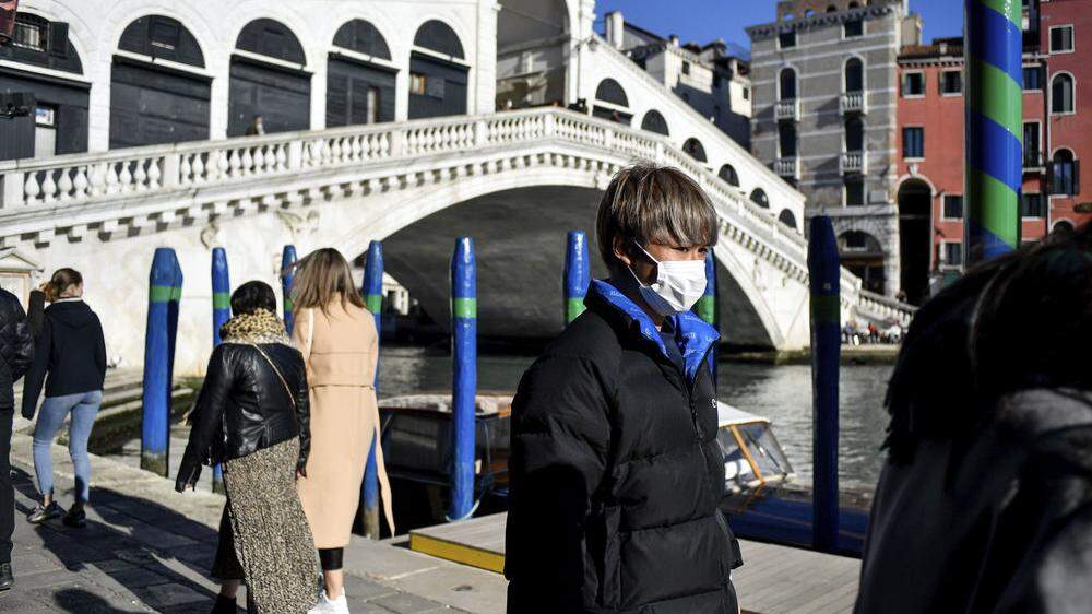 Italien führt wieder die Maskenpflicht im Freien ein  