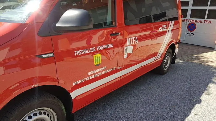 Auch am Mannschaftstransporter der FF  Hörmsdorf entstand ein Schaden