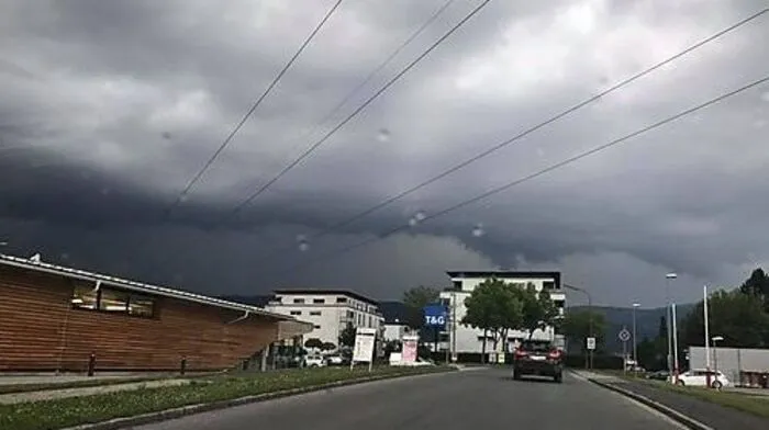 Dunkle Wolken über Villach