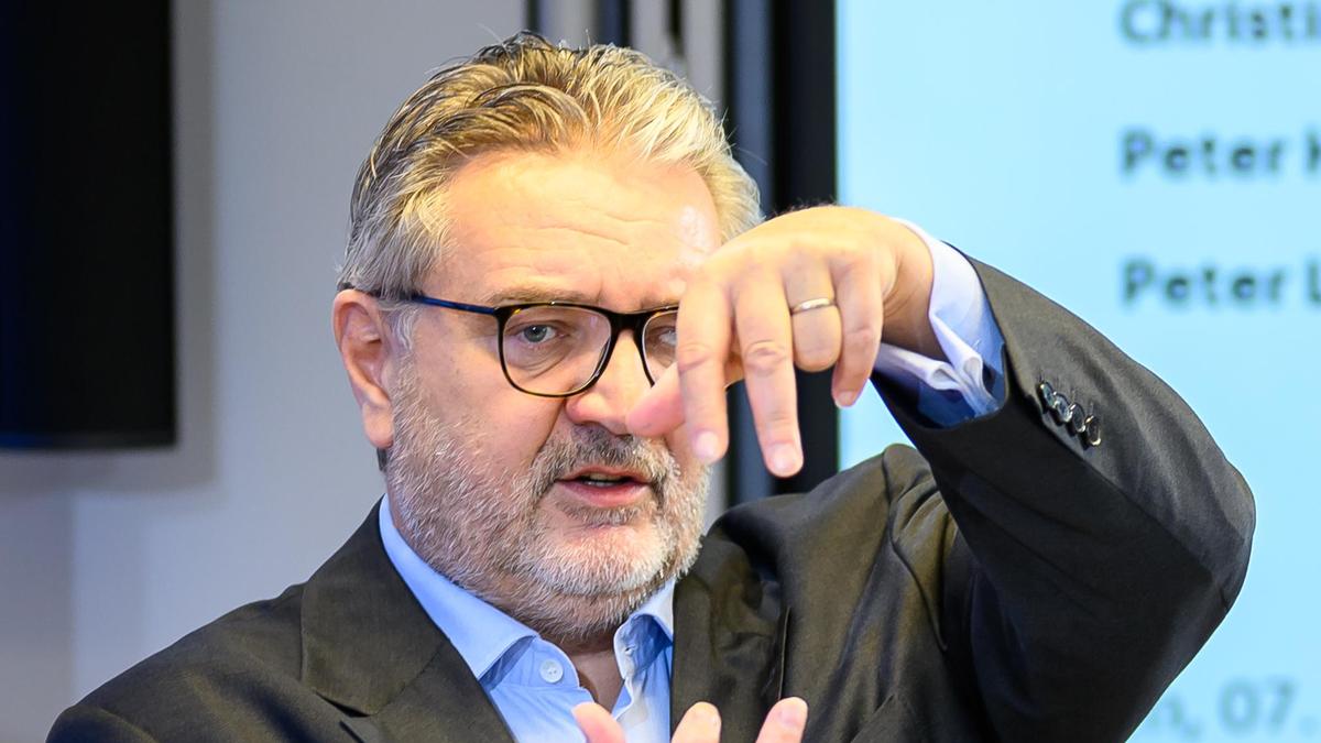 Stadtrat Peter Hacker (SPÖ) zieht die Fäden über die Wiener Gesundheitspolitik hinaus